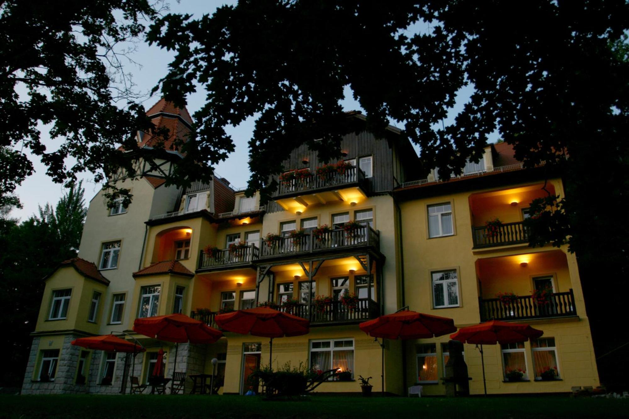 Villa Carmen Bad Kudowa Exterior foto