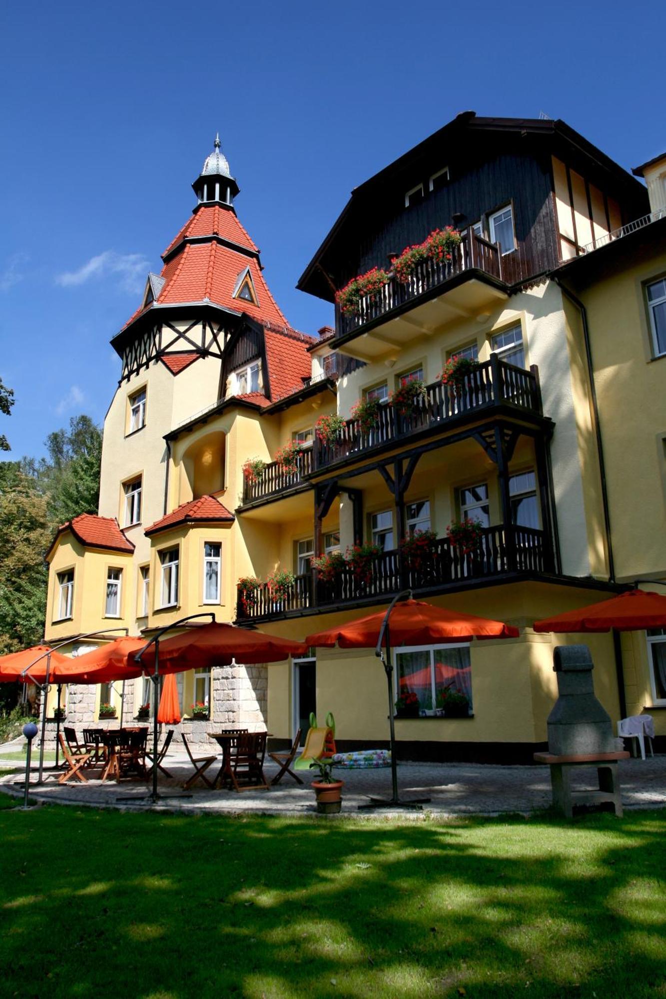 Villa Carmen Bad Kudowa Exterior foto